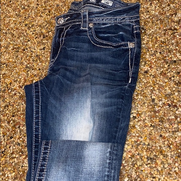 Miss Me Signature Skinny - Picture 5 of 9